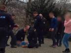 Policajti zachránili život 30 - ročnému mužovi (Praha)
