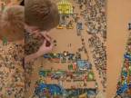 Timelapse skladania majáku z 995 kúskov puzzle