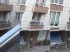 Tak sa rozzúril, že až vypadol z balkóna (Turecko)