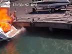 Explózia počas tankovania jachty vymrštia ženu do vzduchu