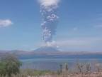V Indonézii vybuchla na ostrove Lembata sopka Lewotolok