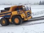 85-tonový "drobec" BELAZ-7558 s trakčnou kontrolou