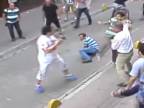 Írsky boxer bojuje v uliciach Istanbulu!