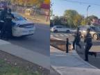 Dve kanadské policajtky zatýkajú chudého chlapa