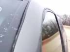 Subwoofer roztancoval okná na aute