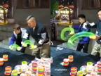 Dvaja čínski predajcovia hračky zvanej Slinky