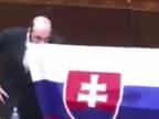 Poslanec Medvecký si utieral nos do Slovenskej vlajky