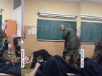 Ukrajinskí vojaci v škole