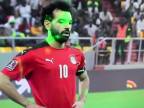 Futbalista oslepovaný lasermi počas kopu penalty