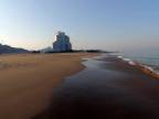 Pláž Al Aqah Beach smerom k hotelu Le Meridien (Arabské emiráty)