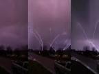 V americkom Kansase sa podarilo natočiť stúpavé blesky
