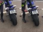 Upravená motorka pre zločincov má mechanizmus na sklopenie značky (Brazília)