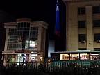 Televízna veža v Lugansku vo farbách ruskej trikolóry
