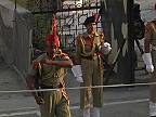 Ceremoniál zatvárania indicko-pakistanskej hranice (Ako kohúty na hnojisku)