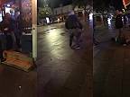 Francúzsky vyhadzovač preriedil hostí a pozametal ulicu