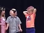 Chlapček mal na vystúpení zaspievať pieseň „Trblietaj sa hviezdička“