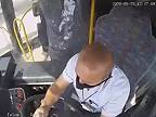 Vodiča autobusu napadol skrytým nožom cestujúci (Turecko)