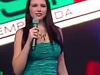 Mladá žena v zelených šatách ohúrila porotu brazílskej talentovej šou
