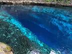 Nádherná priezračná voda filipínskej „začarovanej rieky“ v Hinatuan