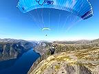Upozornenie toto video môže spôsobiť vážnu závislosť na paraglidingu!