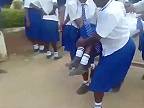 Kvôli záhadnej chorobe bolo v Keni hospitalizovaných skoro 100 školáčok