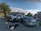 Kvôli šialencovi na aute asi budú musieť policajtovi amputovať nohu (Florida)