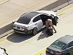 Na Lexuse unikal pred políciou rýchlosťou viac ako 200 km/h, následne havaroval