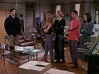 Priatelia S05E12 O Chandlerovom pracovnom smiechu