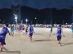 Filipínsky volejbal je trochu iný, lopta musí ísť cez sieť na prvý odraz