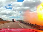 Vodič natočil vykoľajenie vlaku, ktoré sprevádzala ohnivá guľa (Nové Mexiko)