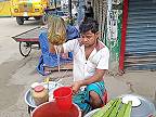 Osviežujúci nápoj z aloe vera priamo z ulice v Bangladéši