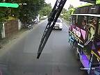 Autobus obiehal autobus, ktorý obiehal autobus