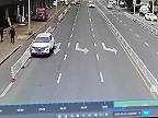 Kto do psej matere šoféroval to auto?