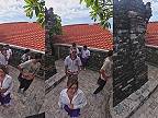 Keď si opica zmyslí, že chce nové slnečné okuliare (Bali)