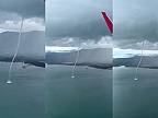 Vzdušný vír nad morom očaril cestujúcich lietadla smerujúceho na Phuket