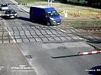 „Mozgový atlét” sa na dodávke rozhodol prejsť cez spustené závory na priecestí