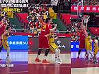 Čínska basketbalistka meria 225 cm, bránenie súperkou vyzerá celkom komicky