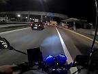 Pozrite sa, ako letím v premávke na motorke!