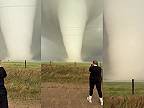 Aký je to pocit, stáť pred veľkým tornádom? (Nebraska, USA)