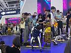Humanoidný robot „zatrepal bačkorami”