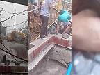 Dieťa bez dozoru zobral silný prúd vody, našťastie ho zachránili (Filipíny)