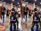 Humanoidný robot sa zameral na ženin rozkrok, tá bola celkom prekvapená