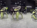 Toyota predstavila „Walk Me“, robotickú stoličku, ktorá dokáže chodiť!