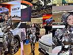 Ľudí na autosalóne v čínskom Kantóne zaujala modelka v kostýme robota