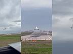 Veľmi silný bočný vietor, pilot lietadla musel prerušiť pristávací manéver