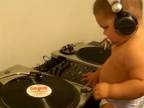 Najmenší DJ na svete