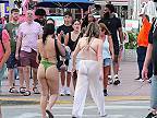 Miami Beach počas jarných prázdnin žije, prehliadka miestnej plážovej módy 4K #2