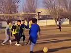 „Futbalový múr” opili suchým rožkom