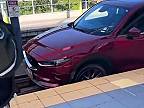 Žena za volantom Mazdy sa ocitla na koľajniciach, našťastie nešiel žiadne vlak