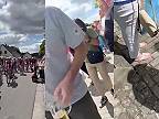 Penzista spôsobil na cyklistických pretekoch v Nemecku dsnú nehodu